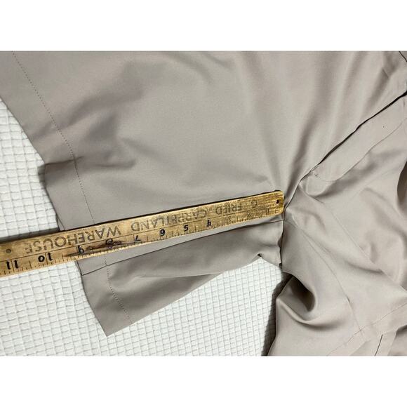 Peter Millar Mens Golf Shorts 9" inseam Beige Performance Hybrid Size 40 - Picture 5 of 7